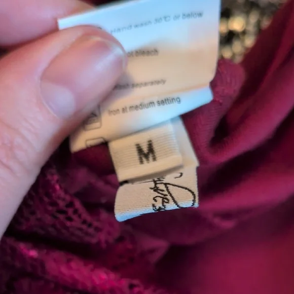 Elegant Burgundy Lace Dress - Picture 3 of 11